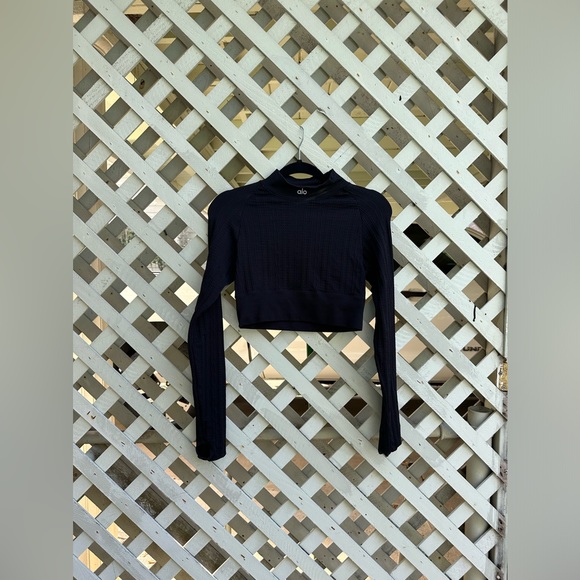 ALO Yoga Tops - Alo Yoga long sleeve top